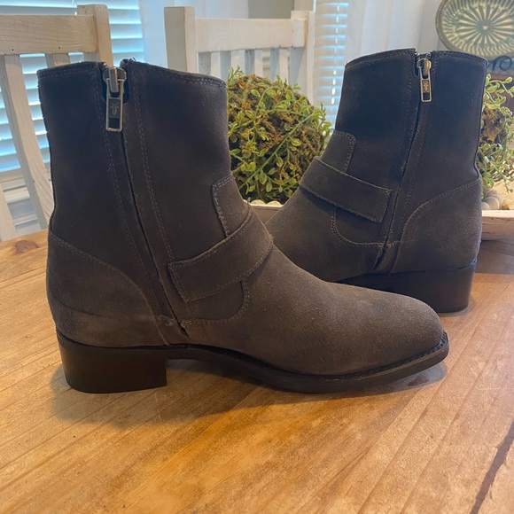 Frye Suede Harness Ankle Boots Gray Buckle Moto Style Women’s Size 8 B - Picture 5 of 13